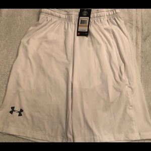 Under Armor Men’s Shorts - White with pockets